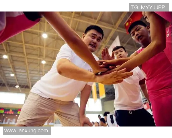 姚明无奈动作背后的故事与篮球生涯的沉浮之路 姚明无奈动作背后的故事与篮球生涯的沉浮之路