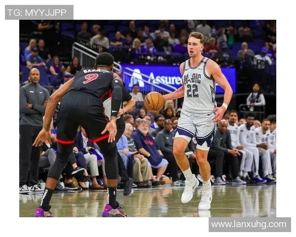 猛龙队近期比赛中展现团队默契,凭借合作力取胜 猛龙队近期比赛中展现团队默契,凭借合作力取胜